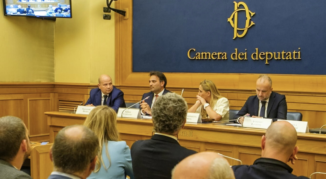 la presentazione del neonato intergruppo, svoltasi il 29 luglio alla Camera dei deputati