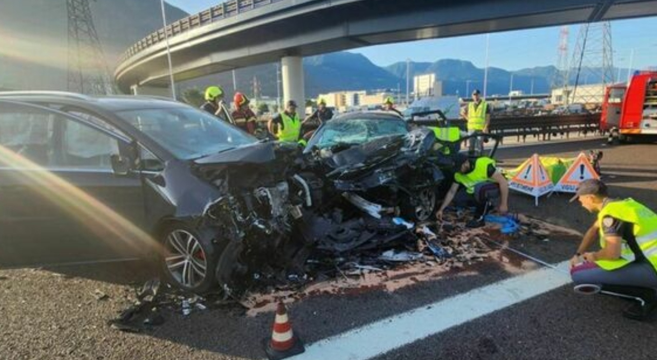 https://statics.cedscdn.it/photos/MED_HIGH/2025/07/31/8988931_31183639_contromano_autostrada_a32_morto_feriti_torino_bardonecchia_oggi_31_7_2025.jpg