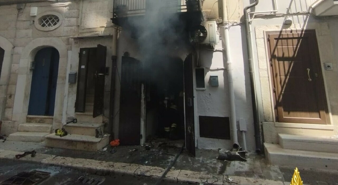 scoppia la bombola casa in fiamme gravi una donna e una bambina di 11 anni
