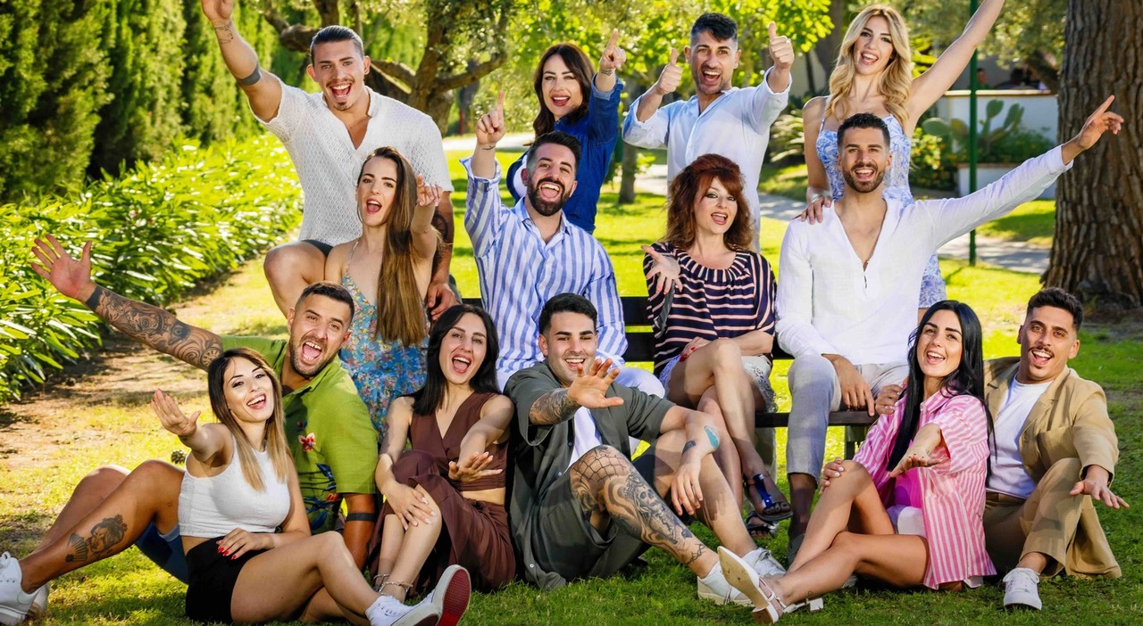 https://statics.cedscdn.it/photos/MED_HIGH/2025/08/01/8990634_01135633_coppie_temptation_island_3258.jpg