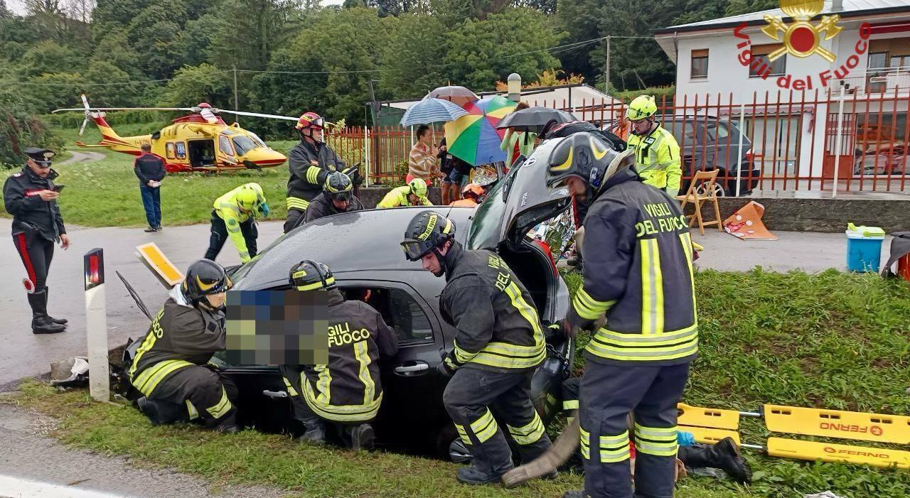 Incidente mortale sulla Feltrina: auto finisce nel fosso contro un muretto, una 86enne spira in ospedale. Feriti l Incidente mortale sulla Feltrina: auto finisce nel fosso contro un muretto, una 86enne spira in ospedale. Feriti l