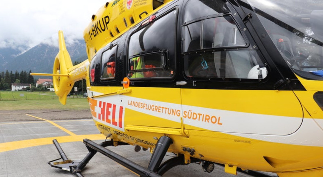 Operaio colpito da un fulmine nel rifugio che stava ristrutturando a 2.400 metri di quota, perde i sensi davanti ai colleghi. Trasportato d Operaio colpito da un fulmine nel rifugio che stava ristrutturando a 2.400 metri di quota, perde i sensi davanti ai colleghi. Trasportato d