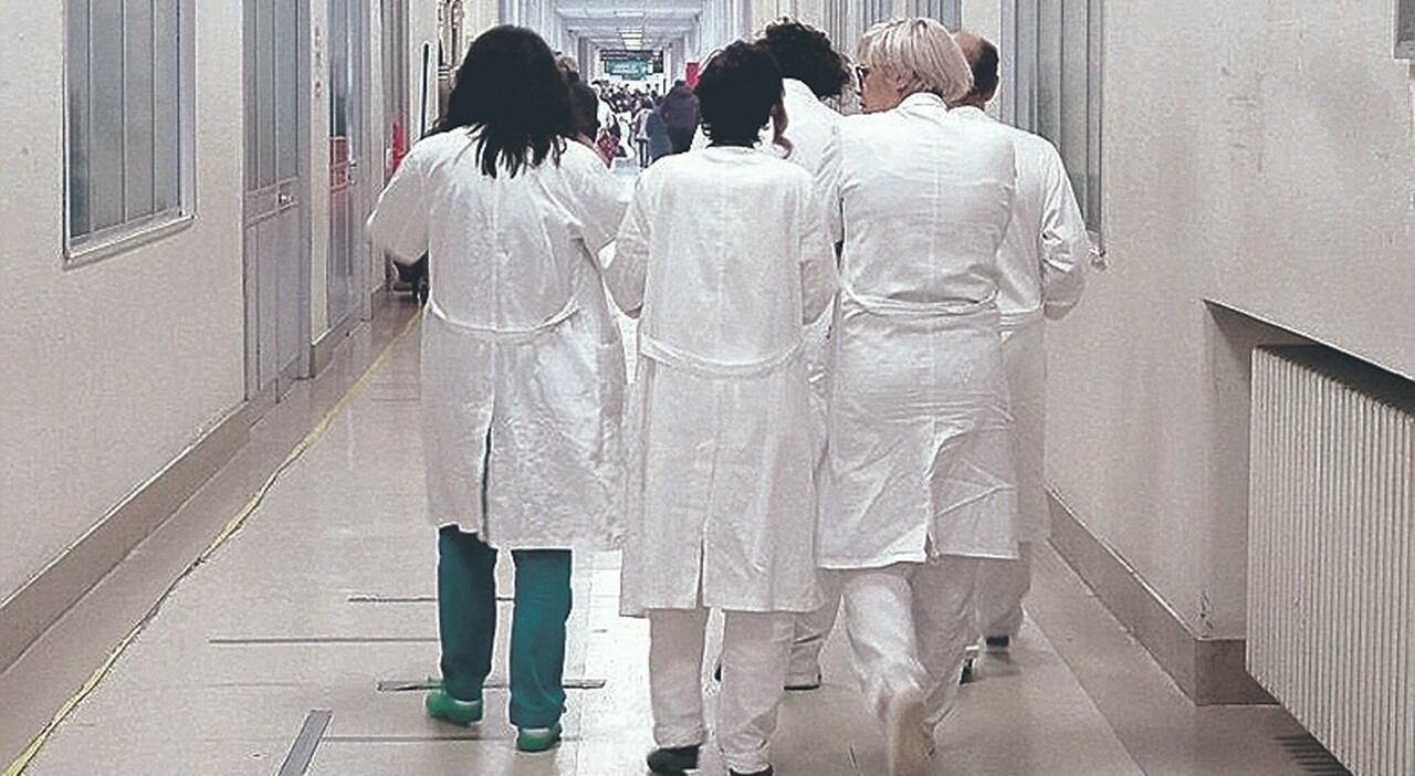 Medici senza titolo di studio riconosciuto assunti in Veneto: il no di Forza Italia, Pd, Ordine e sindacato