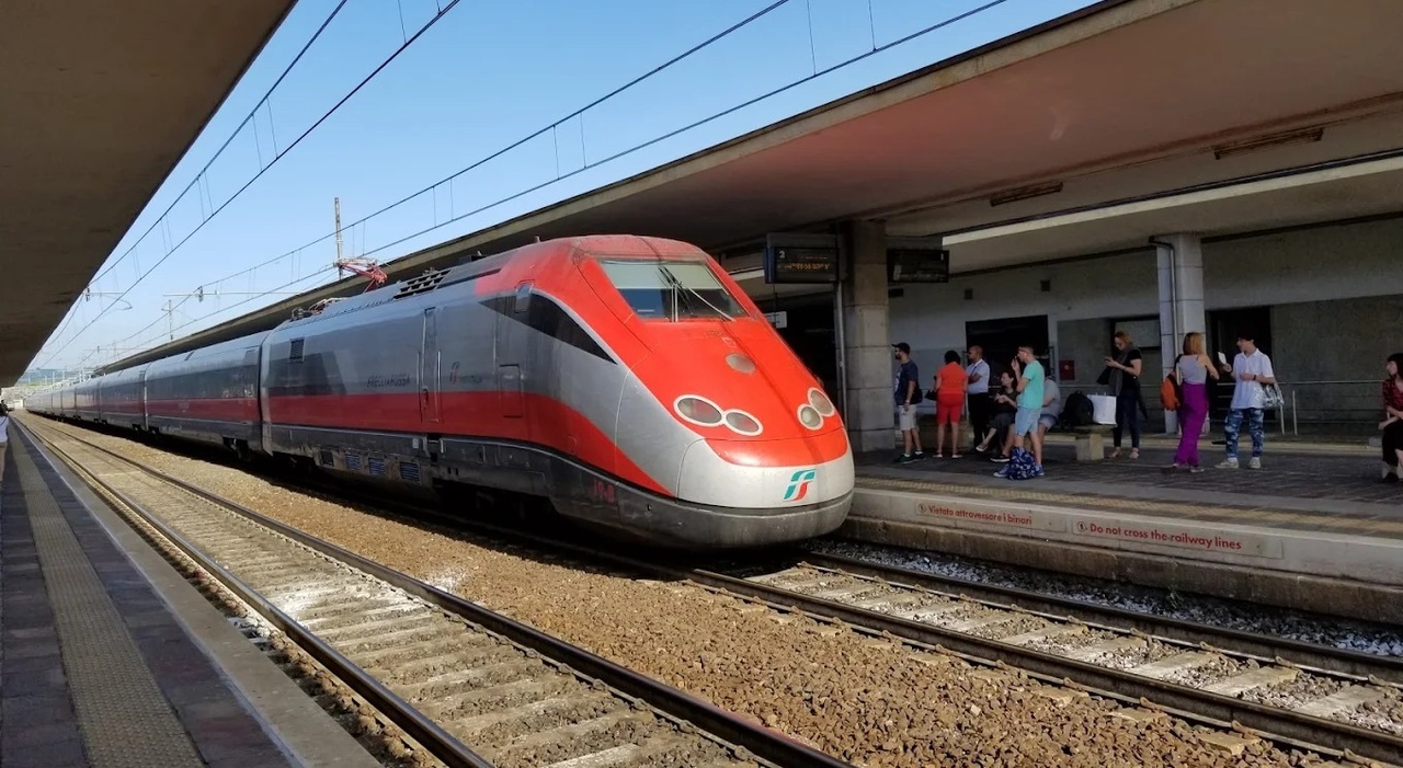 Treni, agosto di fuoco. Per i cantieri Tav deviazioni e autobus tra Verona e Vicenza. Le modifiche e le alternative Treni, agosto di fuoco. Per i cantieri Tav deviazioni e autobus tra Verona e Vicenza. Le modifiche e le alternative