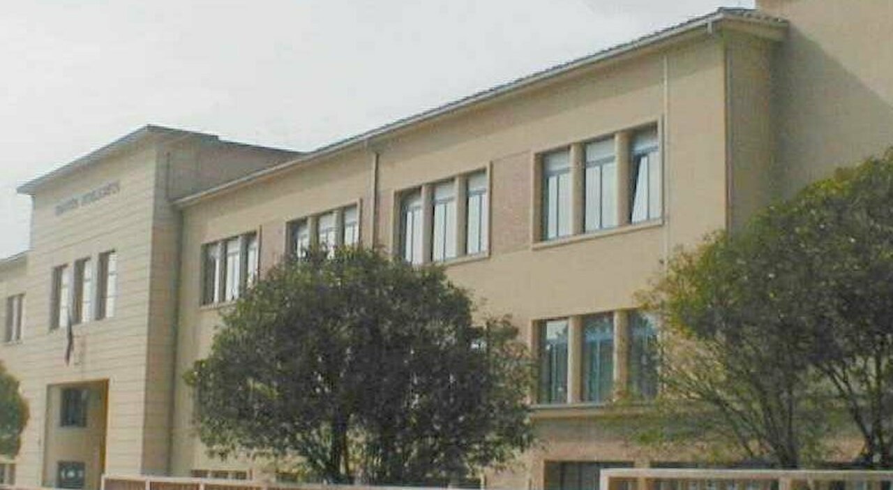 Gubbio, Provincia e Regione pronte ad accorpare due scuole ma il sindaco Fiorucci protesta