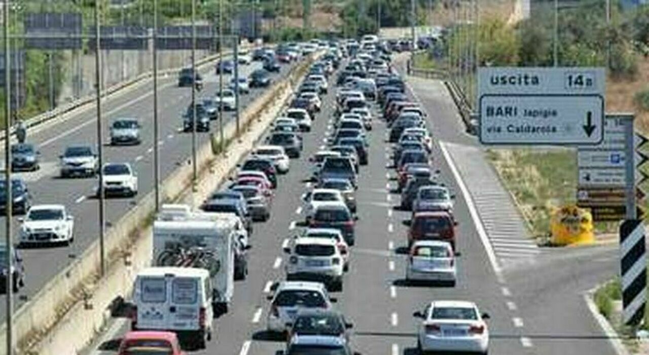 Primo weekend d?esodo anche in Puglia: assalto alle città d?arte ma gli italiani sono in calo Primo weekend d?esodo anche in Puglia: assalto alle città d?arte ma gli italiani sono in calo
