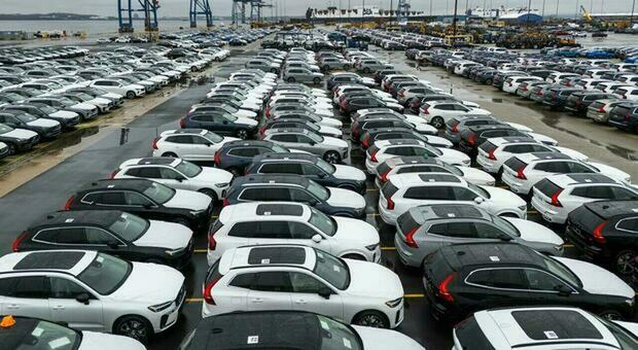 Bonus auto a settembre, fino a 11mila euro di incentivi (20mila per le micro aziende): requisiti Isee e come funziona Bonus auto a settembre, fino a 11mila euro di incentivi (20mila per le micro aziende): requisiti Isee e come funziona