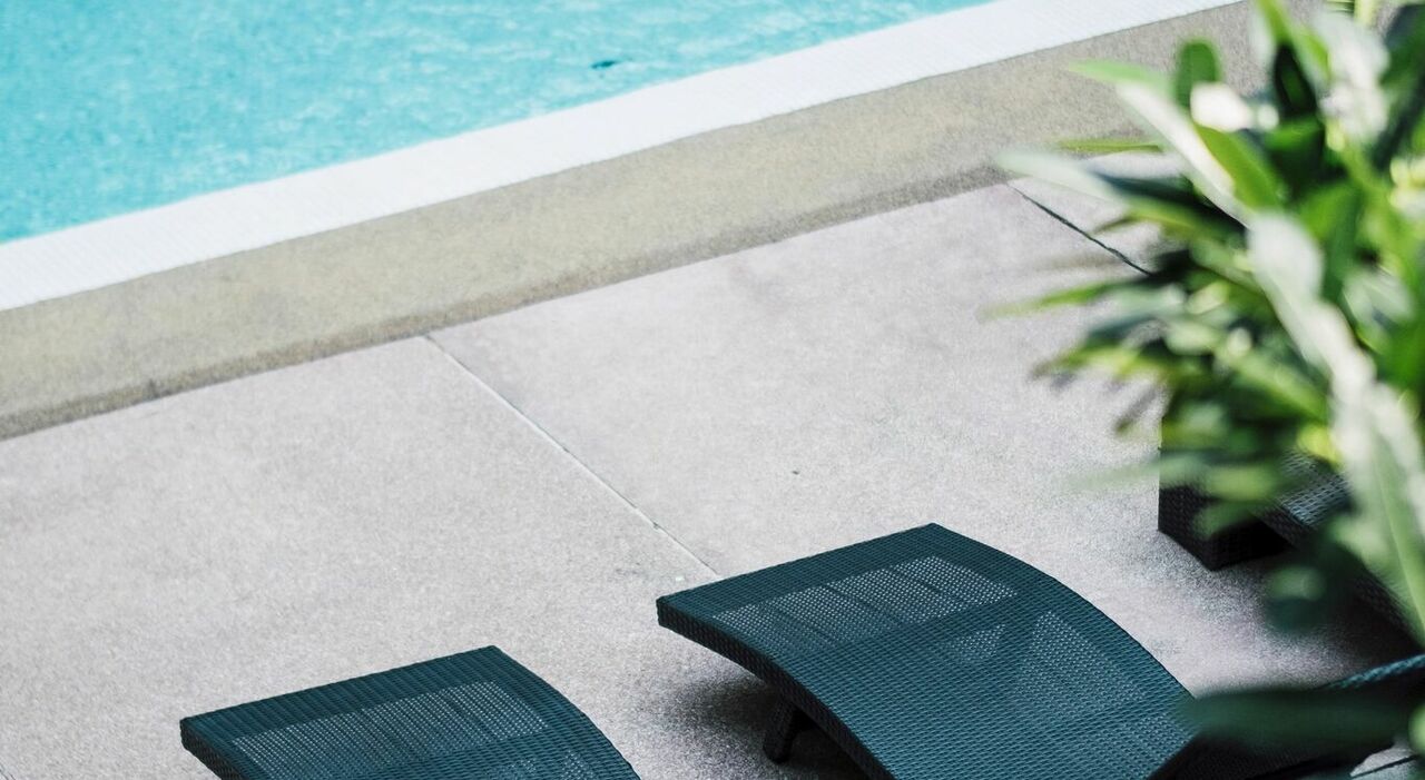 Ventenne trovata morta sul fondo della piscina: era nella villa privata per partecipare a una festa Ventenne trovata morta sul fondo della piscina: era nella villa privata per partecipare a una festa