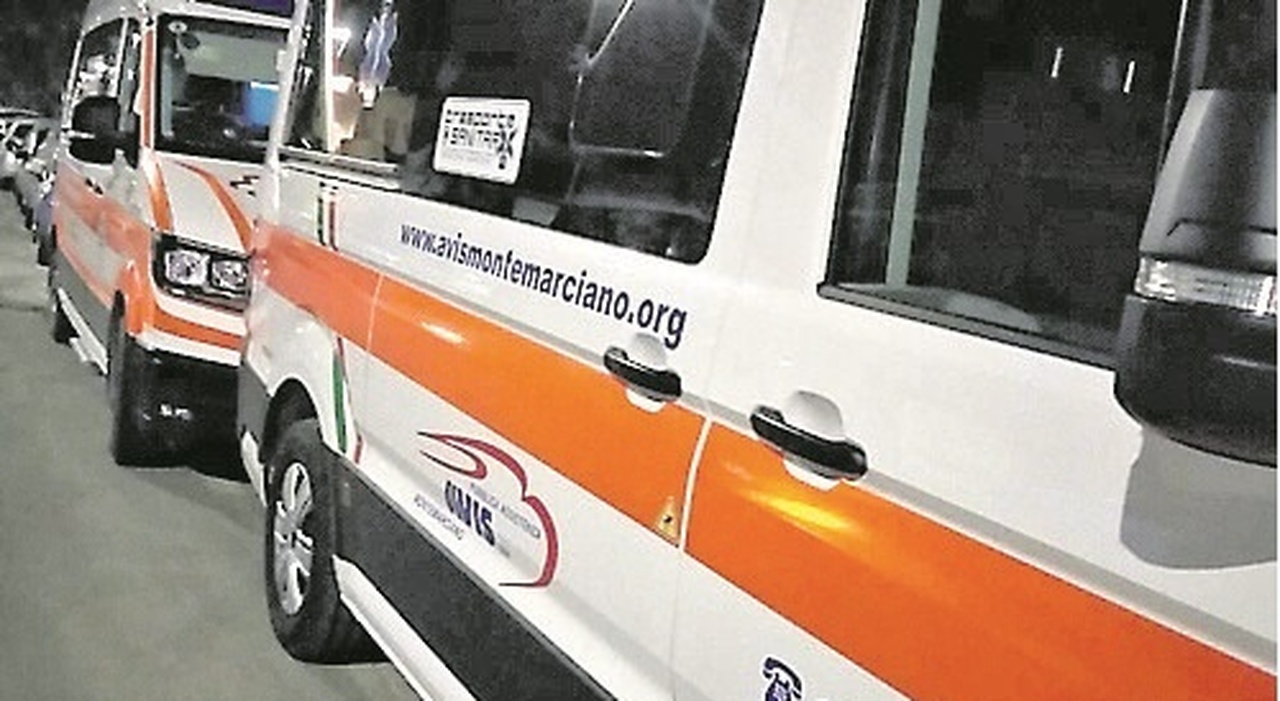 Montemarciano, fa un incidente con feriti e poi scappa: paura in A14, la sua Golf è senza ruota Montemarciano, fa un incidente con feriti e poi scappa: paura in A14, la sua Golf è senza ruota