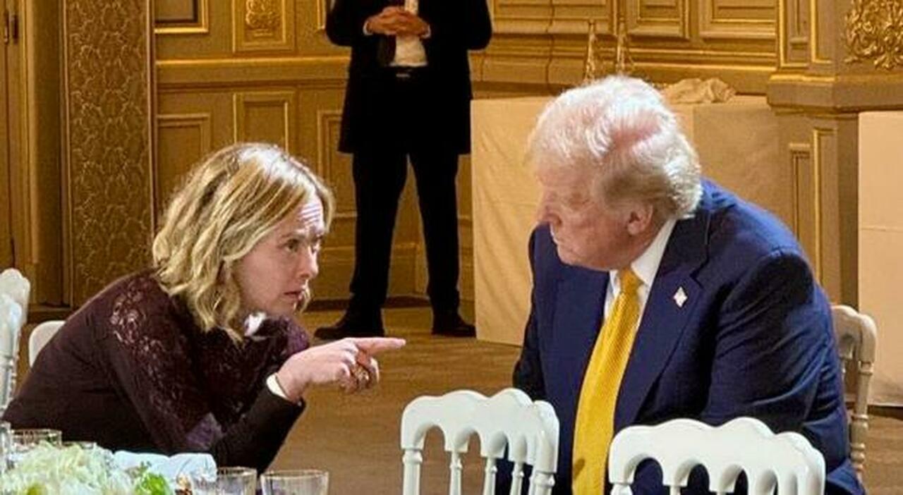 Va in scena in Francia il primo faccia a faccia Meloni-Trump, alla cena per la riapertura di Notre-Dame Il 5 gennaio, Meloni vola dal tycoon a Mar-a-Lago, per sbloccare l’impasse sul caso Cecilia Sala Il 20 gennaio la premier è a Washington per...
