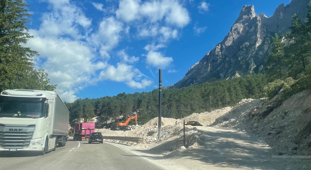 Alemagna, argini e valli per fermare nuove colate: «Con i massi franati realizziamo scogliere». Il progetto ?per la riapertura notturna Alemagna, argini e valli per fermare nuove colate: «Con i massi franati realizziamo scogliere». Il progetto ?per la riapertura notturna