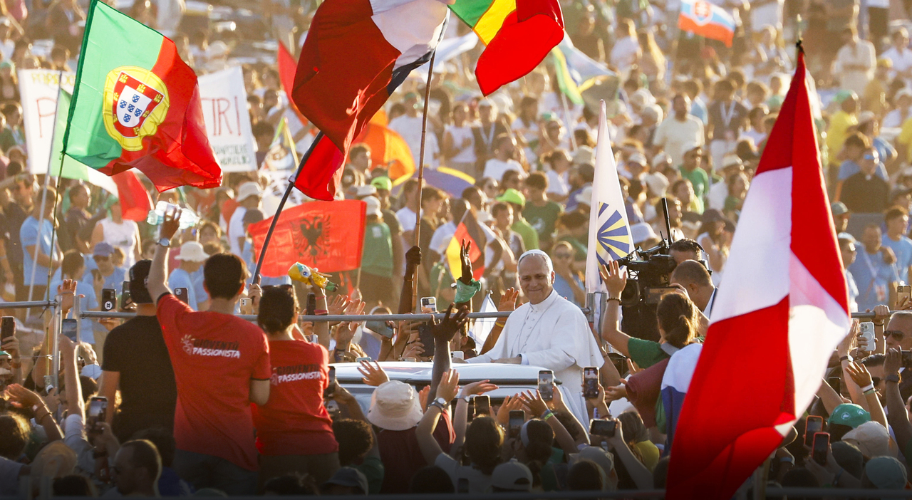 Giubileo dei giovani, un milione di ragazzi a Roma per Papa Leone XIV: «Fate il mondo più umano» Giubileo dei giovani, un milione di ragazzi a Roma per Papa Leone XIV: «Fate il mondo più umano»
