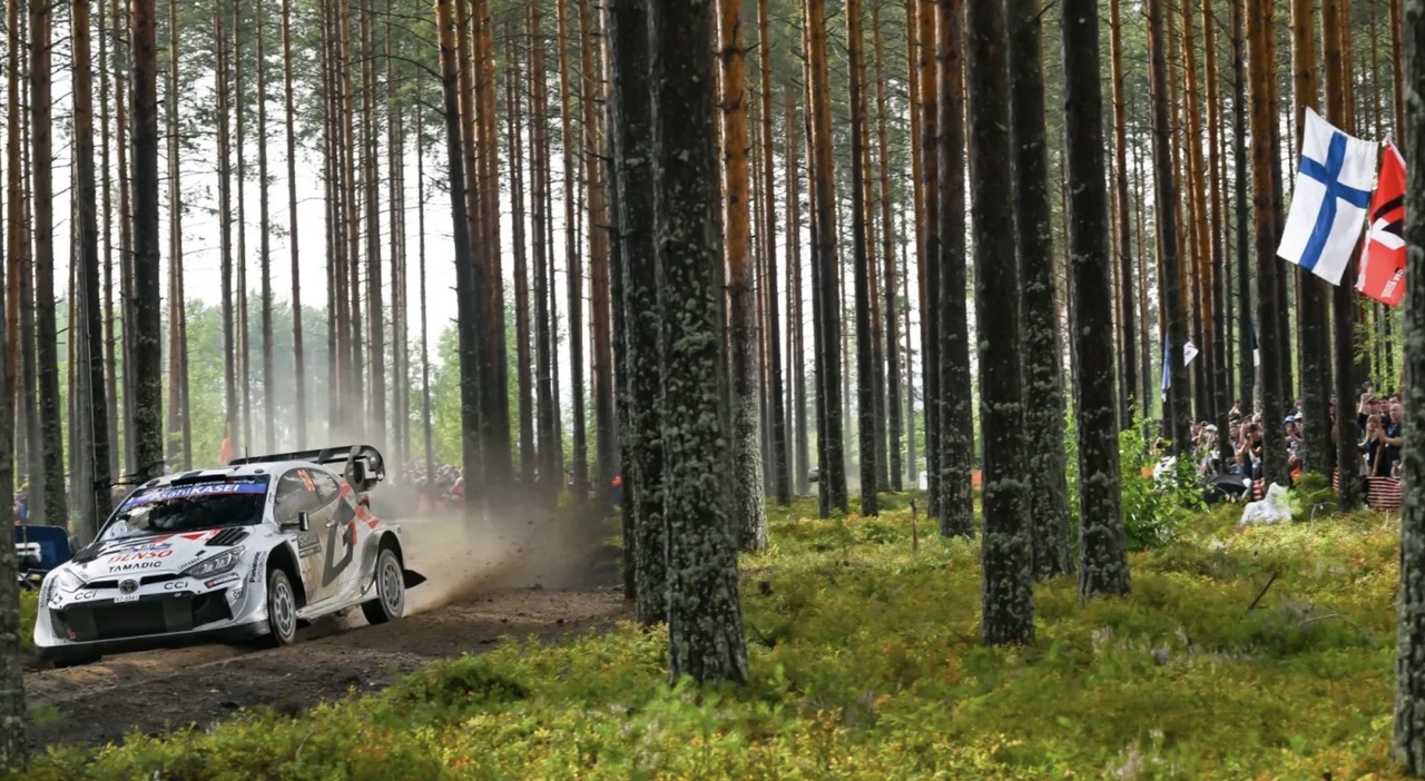 La Toyota Yaris di Rovampera in testa al Rally di Finlandia