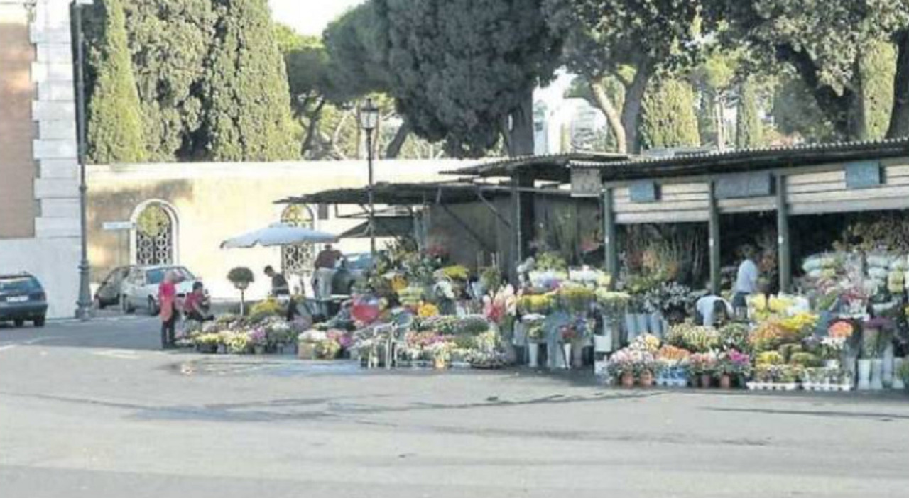 Roma, fioraio rapinato davanti al Verano: investito dall'auto dei banditi in fuga