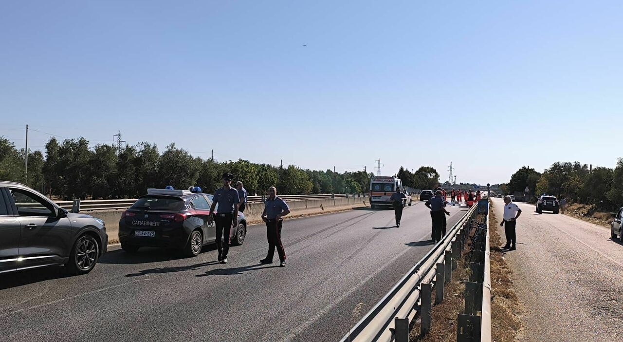 Incidente sulla provinciale: tre ciclisti travolti da un Incidente sulla provinciale: tre ciclisti travolti da un