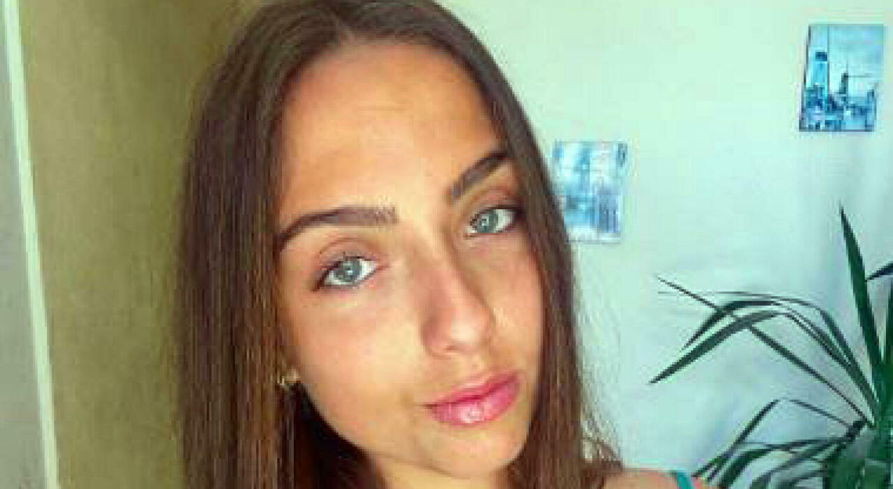 simona cin224 morta in piscina nell invito alla festa il presagio inquietante prelevato il dna di un ragazzo verr224 confrontato con il sangue nella villa