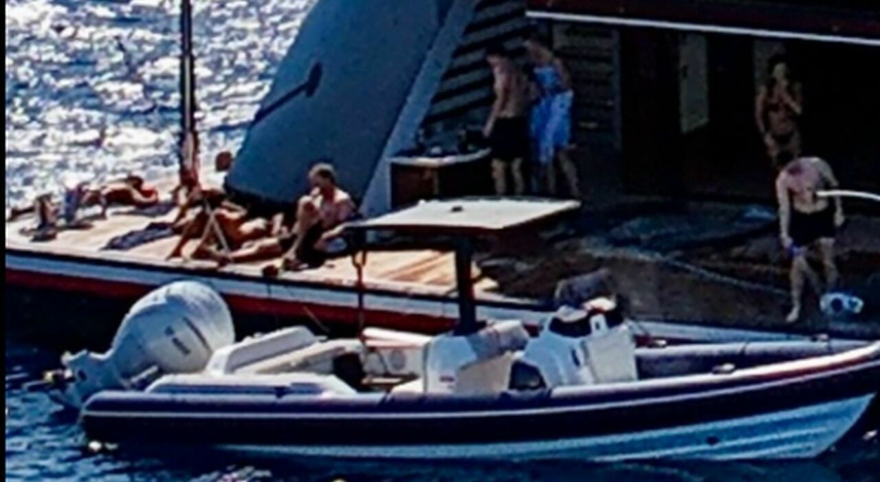 https://statics.cedscdn.it/photos/MED_HIGH/2025/08/03/8994197_03173823_yacht.jpg
