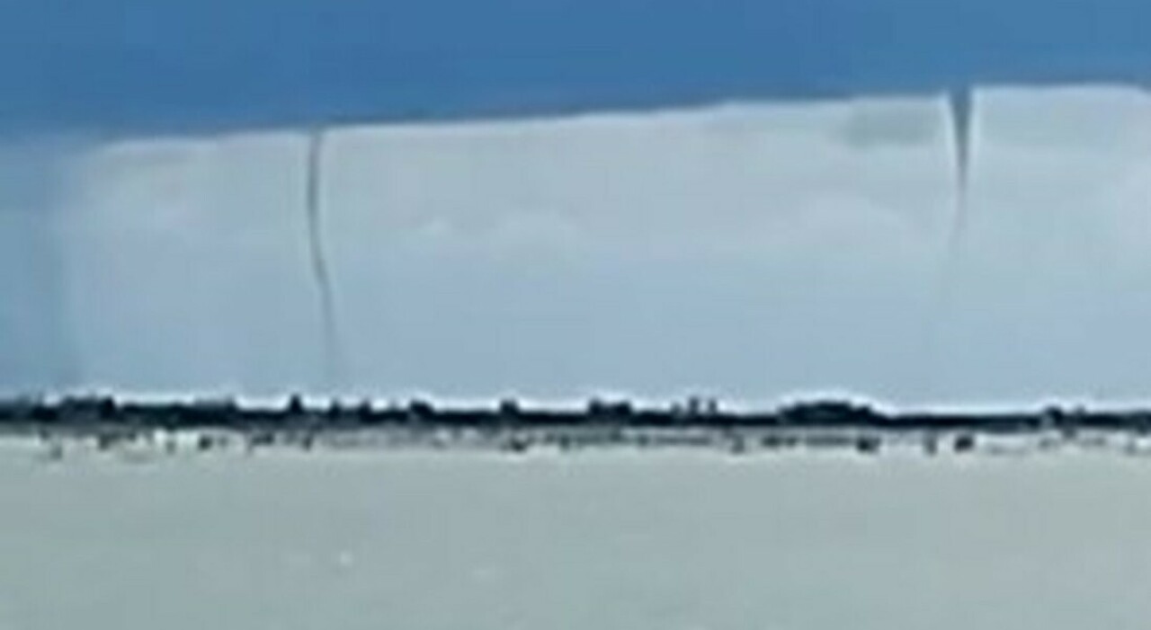 https://statics.cedscdn.it/photos/MED_HIGH/2025/08/03/8994203_03181158_trombe_marine_mare_adriatico_delta_po_spiaggia_barricata.v1_1_.jpg