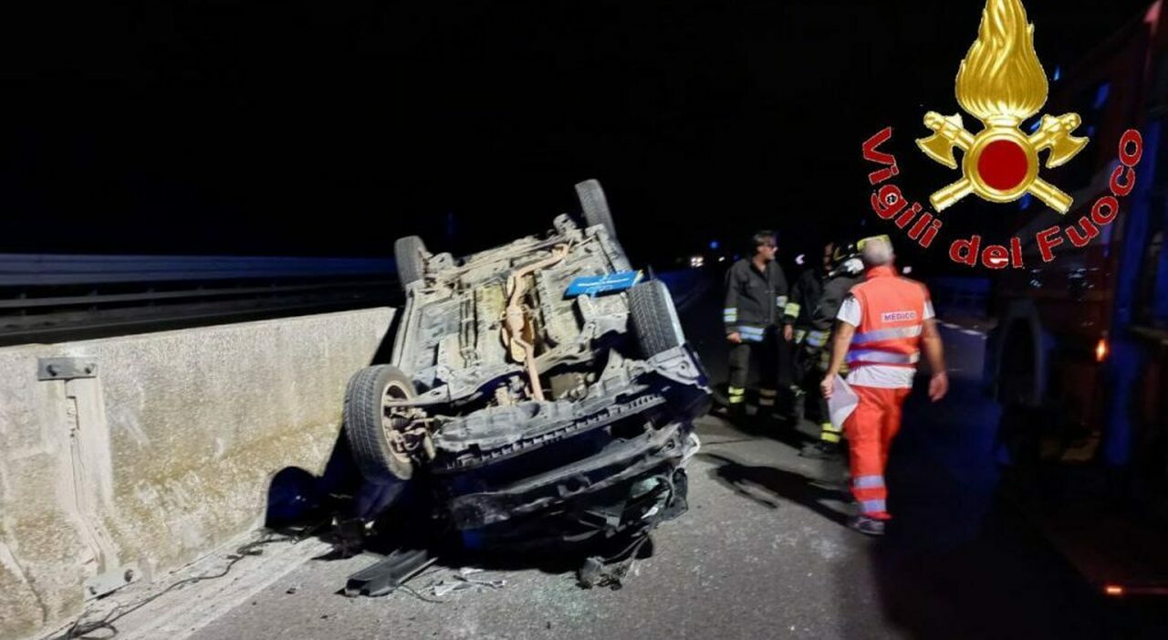 ancora sangue sulle strade in puglia l auto si ribalta muore a 26 anni ferite sorella e cugina