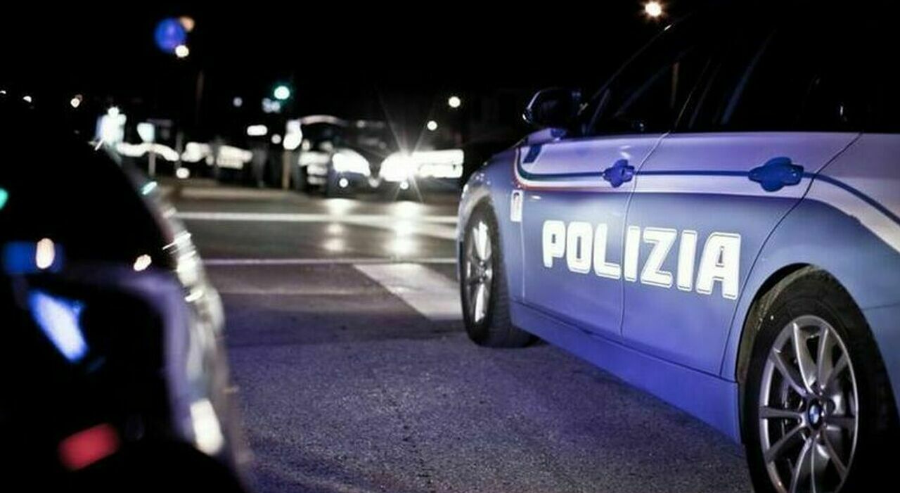 https://statics.cedscdn.it/photos/MED_HIGH/2025/08/04/8995315_04084113_polizia_notte.jpg