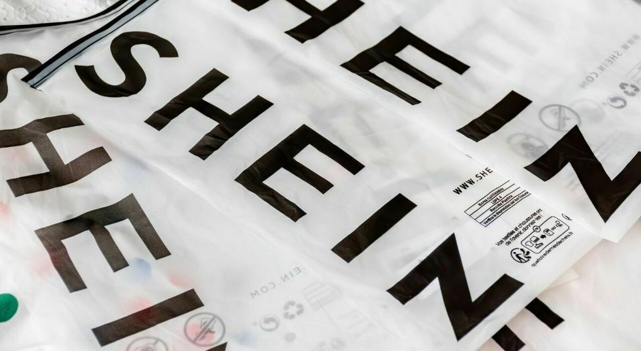 https://statics.cedscdn.it/photos/MED_HIGH/2025/08/04/8995347_04092008_fast_fashion_online_retailer_shein_has_challenges_with_stock_market_listing.jpg