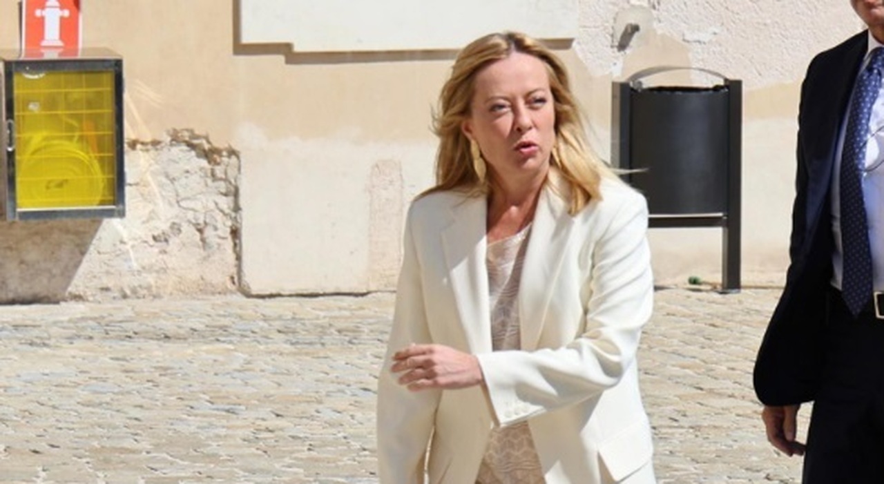 meloni day ad ancona la premier alla mole con tajani e acquaroli e salvini annuncia il via al ponte sullo stretto