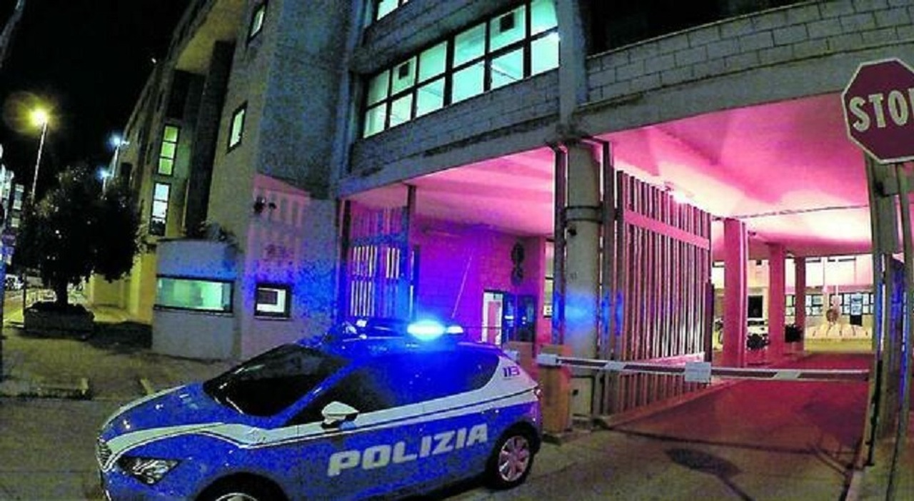 una poliziotta 35enne si toglie la vita con un colpo di pistola era vicequestore dramma in questura a brindisi