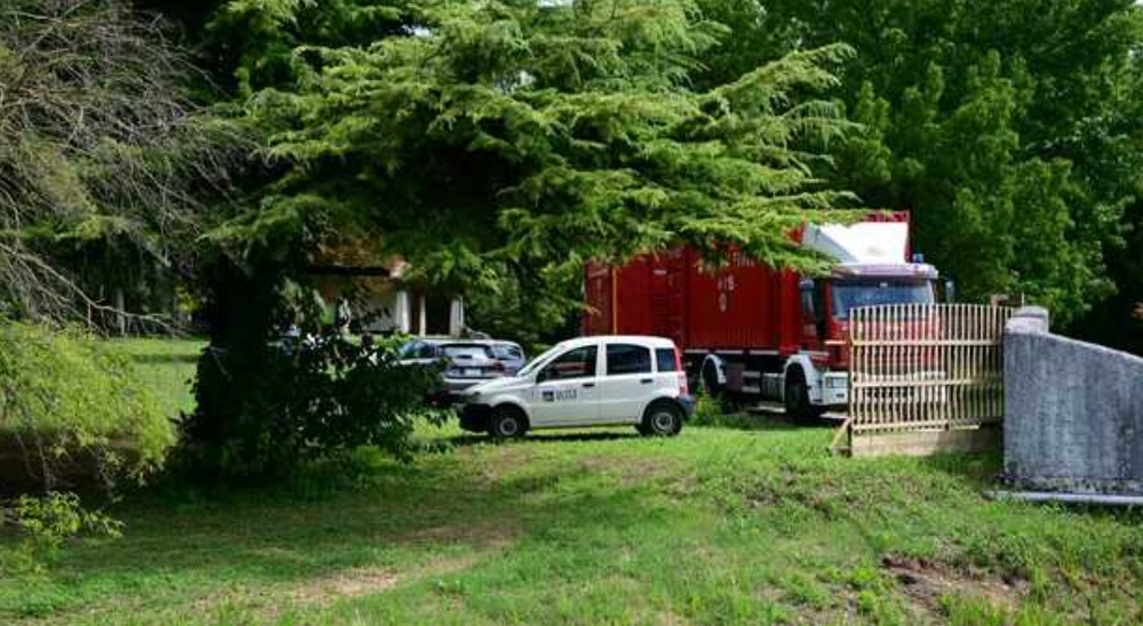 morti due operai di 20 e 30 anni caduti in una cisterna durante le pulizie della fossa biologica l incidente sul lavoro nel veneziano