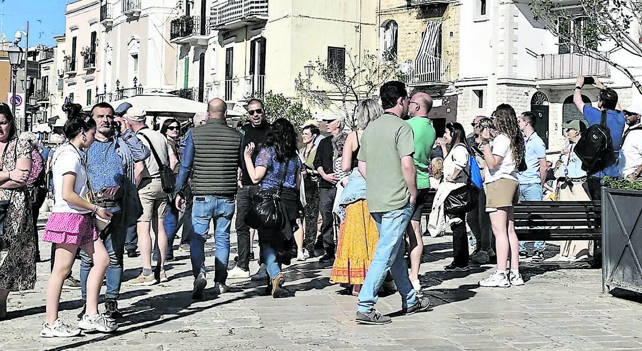bari i voti dei turisti che visitano la citt224 metropolitana promossi e bocciati ecco cosa hanno detto