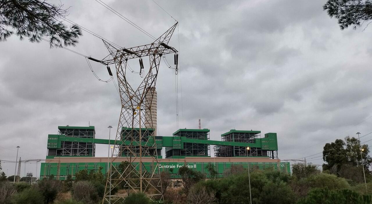 confindustria plaude al rinvio dello stop al carbone al 2038 mentre l authority chiede chiarezza per la banchina enel