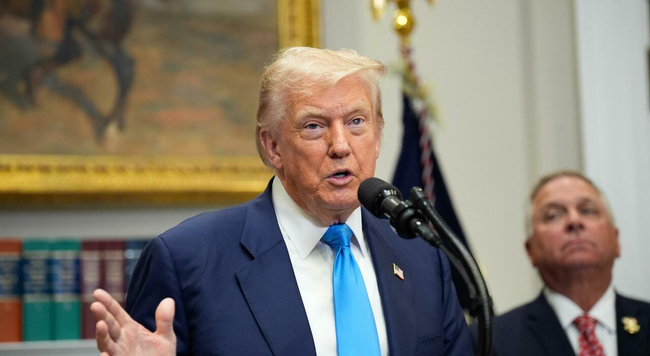 https://statics.cedscdn.it/photos/MED_HIGH/2025/08/05/8997451_05145105_dazi_trump.jpg