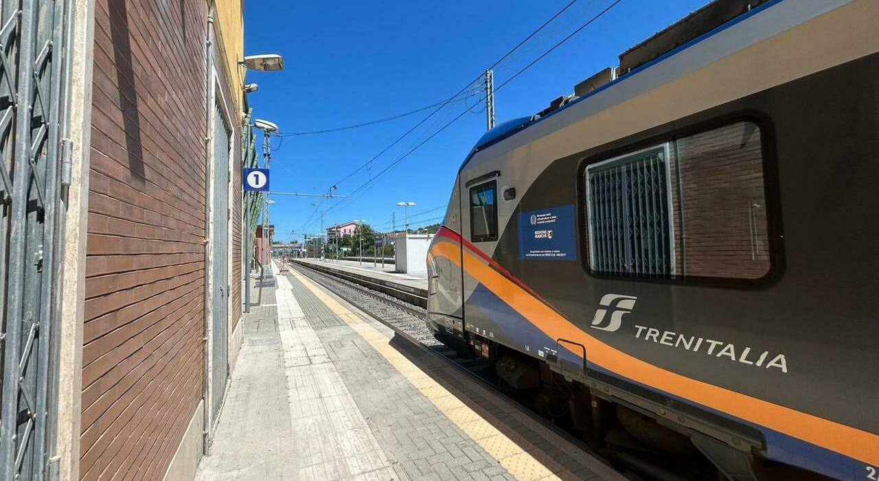 castelbellino si sdraia sui binari e aspetta l arrivo del treno viene travolto ma resta miracolosamente illeso