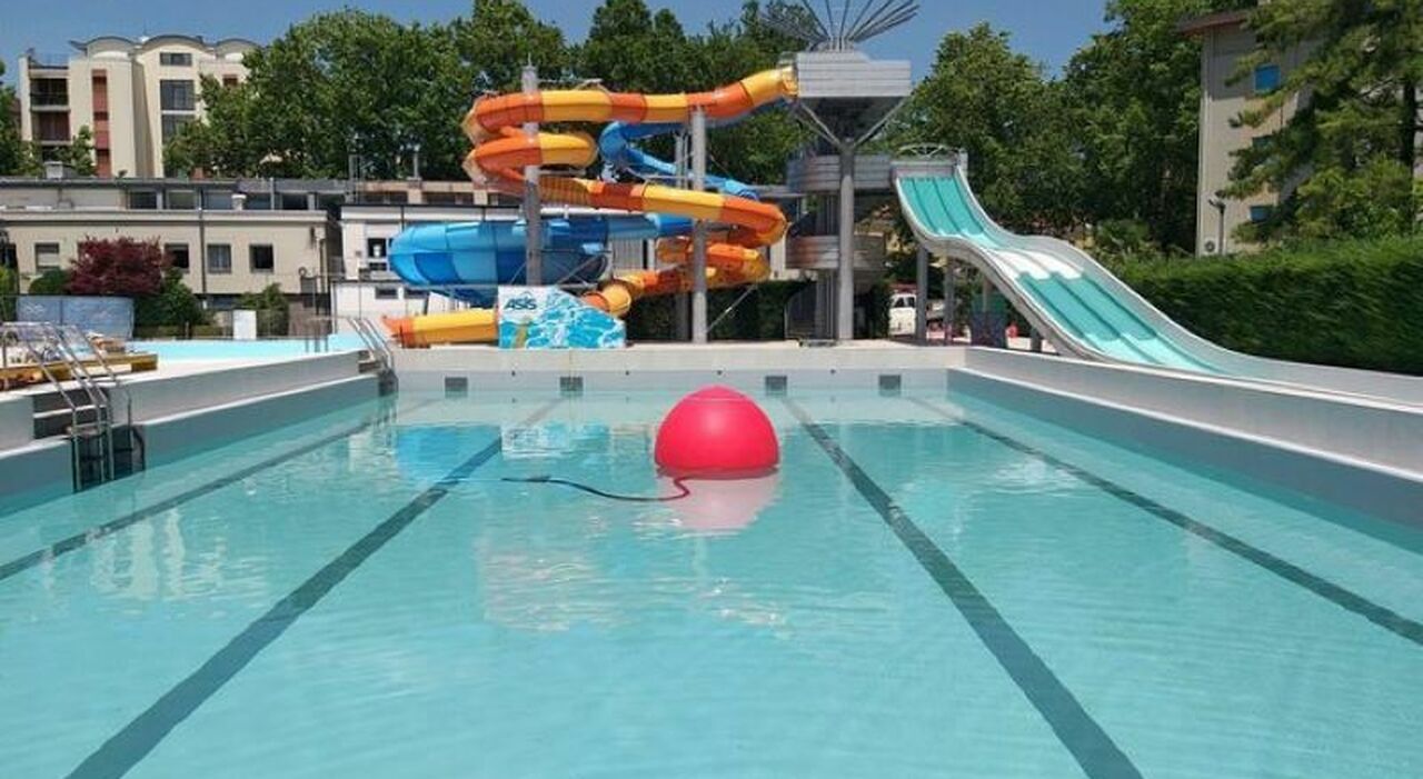 https://statics.cedscdn.it/photos/MED_HIGH/2025/08/06/8999122_06114931_parco_acquatico.jpg