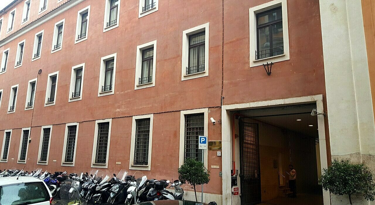 https://statics.cedscdn.it/photos/MED_HIGH/2025/08/06/8999124_06115259_1280px_aeegsi_sede_di_roma.jpg