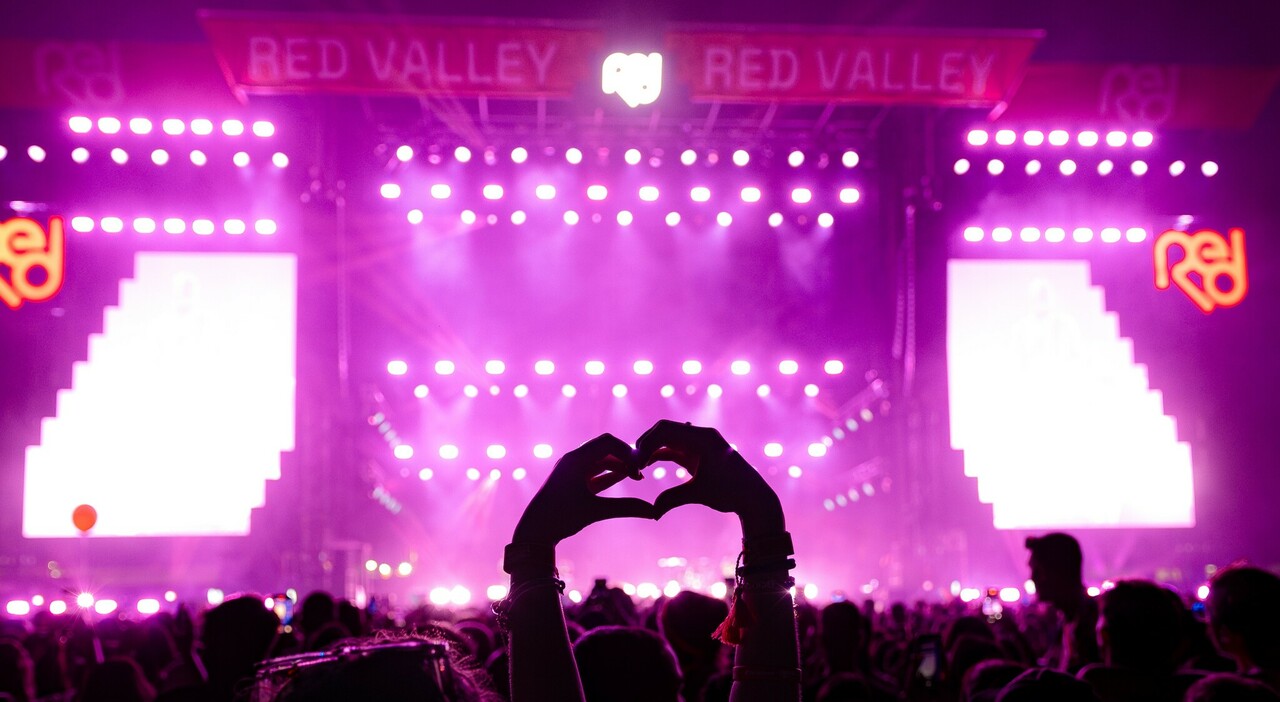 https://statics.cedscdn.it/photos/MED_HIGH/2025/08/06/8999386_06163841_rvf_c_red_valley_festival_credits_edoardo_montanari_3_1_.jpg