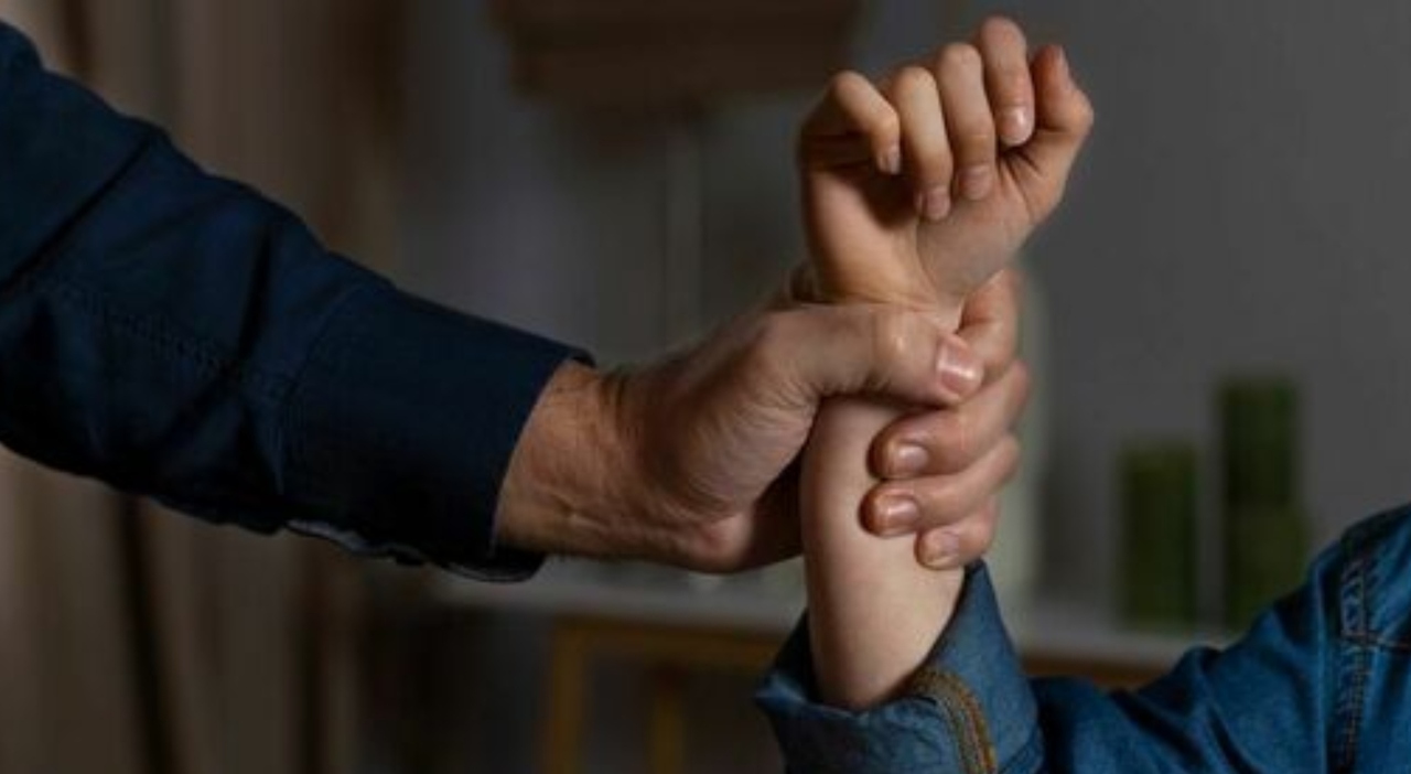 https://statics.cedscdn.it/photos/MED_HIGH/2025/08/06/8999406_06170622_aggredisce_coppietta_fidanzatini_calci_pugni_tentativo_stupro_viterbo_oggi_6_8_2025.jpg