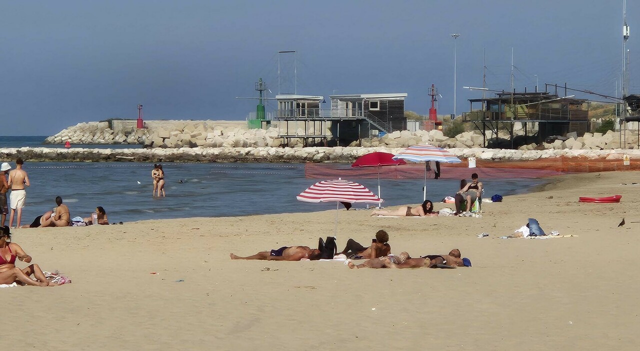 spiagge vuote dal lazio al salento le localit224 in crisi e perch233 anche riviera e toscana lontane dal tutto esaurito
