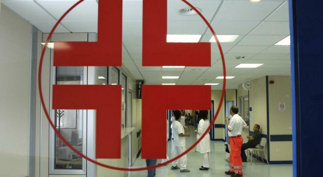 Pronto soccorso, il piano contro le carenze: aumenti ai medici, sgravi sugli staordinari e anche gli specializzandi in prima linea Pronto soccorso, il piano contro le carenze: aumenti ai medici, sgravi sugli staordinari e anche gli specializzandi in prima linea