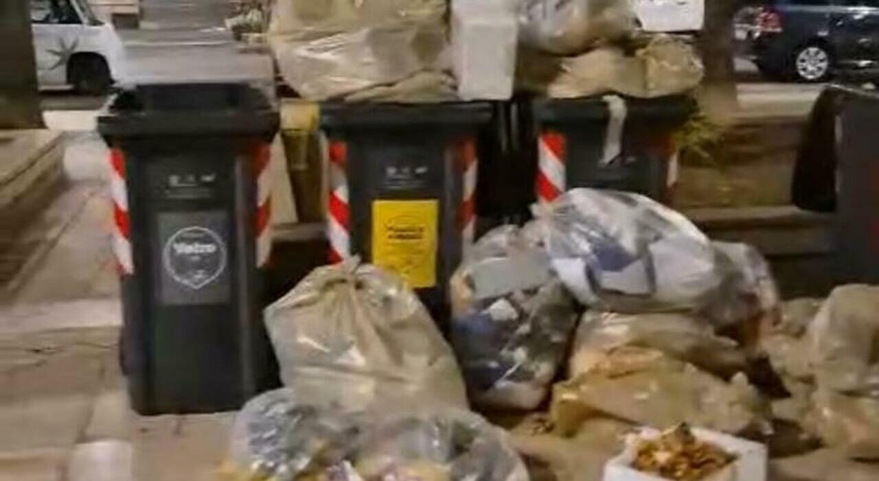 Rifiuti, a Bari porta a porta nel mirino. La rabbia dei commercianti: «Il Comune cambi o azioni legali» Rifiuti, a Bari porta a porta nel mirino. La rabbia dei commercianti: «Il Comune cambi o azioni legali»
