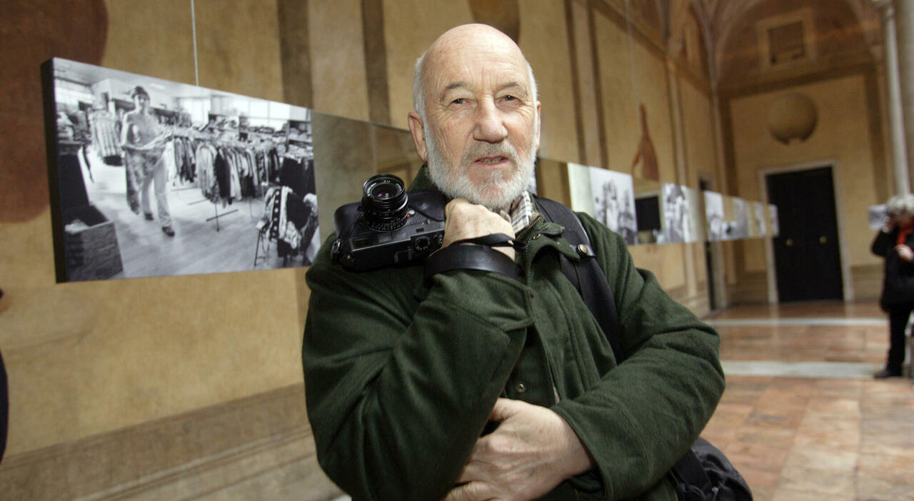 https://statics.cedscdn.it/photos/MED_HIGH/2025/08/07/9001178_07154719_gianni_berengo_gardini_morto_maestro_fotografia_oggi_7_8_2025.jpg
