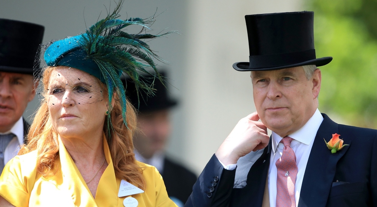 https://statics.cedscdn.it/photos/MED_HIGH/2025/08/07/9001251_07194039_principe_andrea_drogato_sesso_mille_donne_sarah_ferguson_tradita_sempre_amante_fidanzata_jeffrey_epstein_oggi_07_08_2025.jpg
