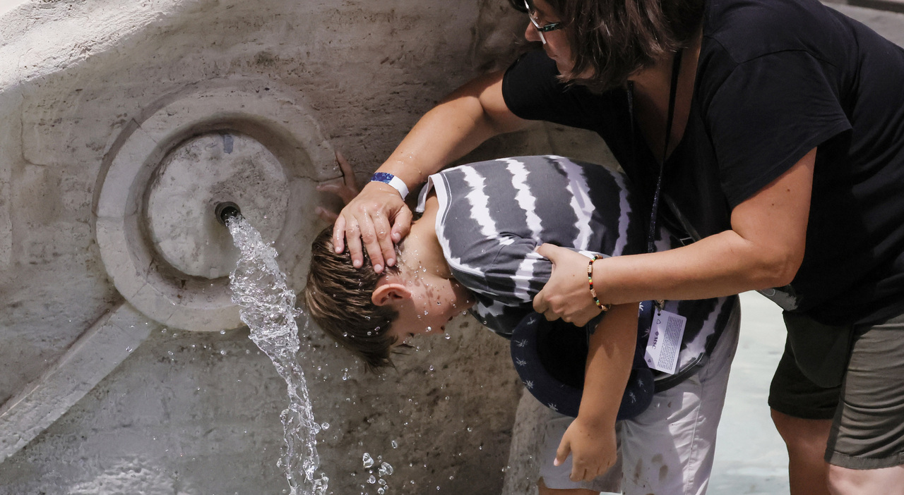 caldo africano in arrivo 10 giorni bollenti fino a 40 gradi raffica di bollini gialli e arancioni ecco dove