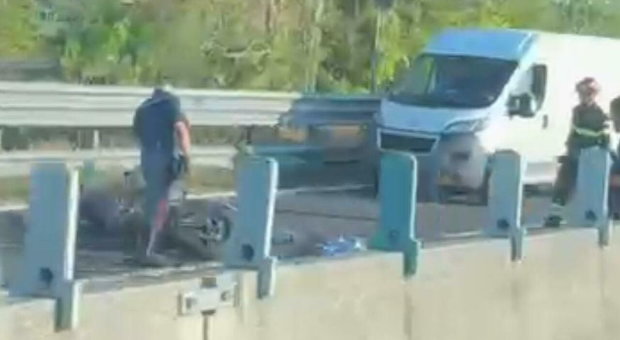 perde il controllo della harley davidson in superstrada e vola dalla moto centauro gravissimo