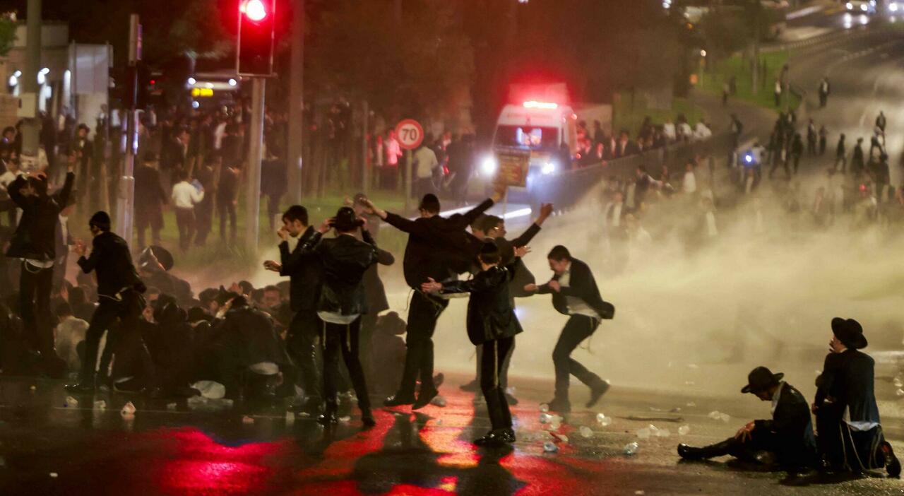 https://statics.cedscdn.it/photos/MED_HIGH/2025/08/08/9002561_08061743_gaza4.jpg
