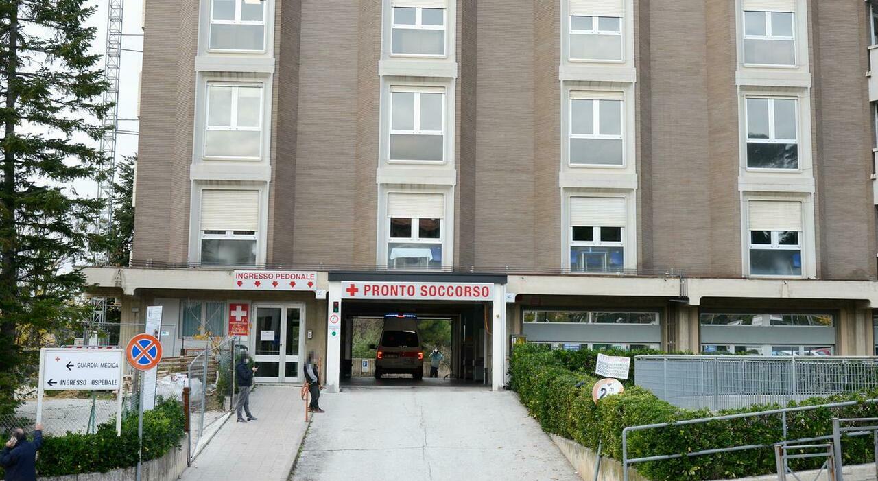 Violenza al pronto soccorso di Macerata: paziente aggredisce un infermiere con calci e pugni