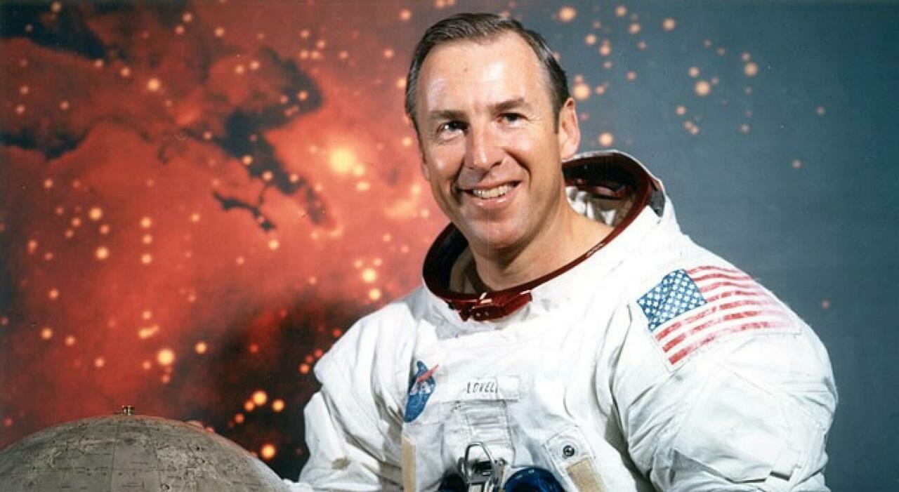 jim lovell morto l astronauta della missione apollo 13 aveva 97 anni lanci242 l sos dallo spazio houston abbiamo un problema