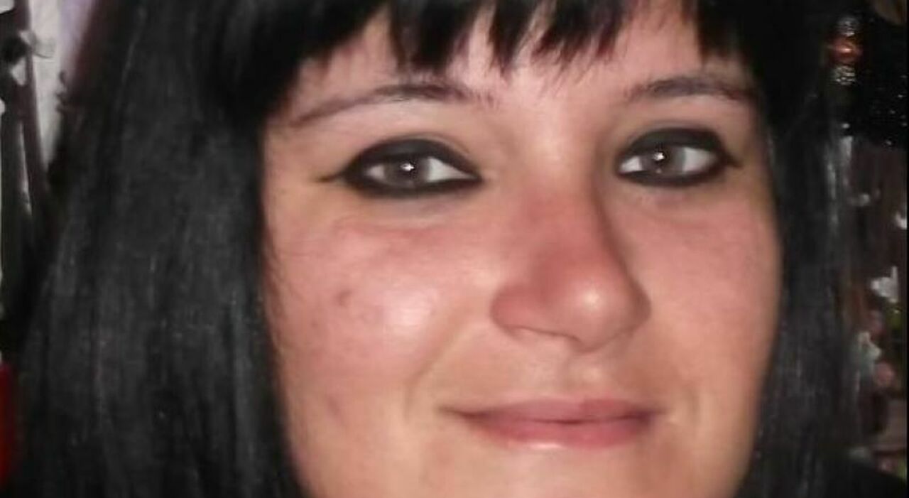 Tamara D?Acunto, 45 anni, è la seconda vittima sospetta per intossicazione da botulino: il corpo riesumato, la denuncia del fratello. Cosa sappiamo Tamara D?Acunto, 45 anni, è la seconda vittima sospetta per intossicazione da botulino: il corpo riesumato, la denuncia del fratello. Cosa sappiamo