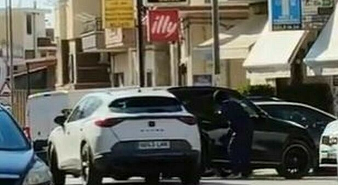 https://statics.cedscdn.it/photos/MED_HIGH/2025/08/09/9004620_09161057_ladri_furto_suv_cerignola_video_foggia.v1.jpg