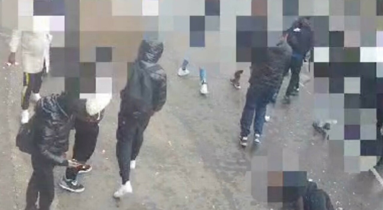 pestaggi e rapine impianti sportivi vietati per tre anni a otto minorenni mancano occasioni per imparare a gestire problemi e impulsi