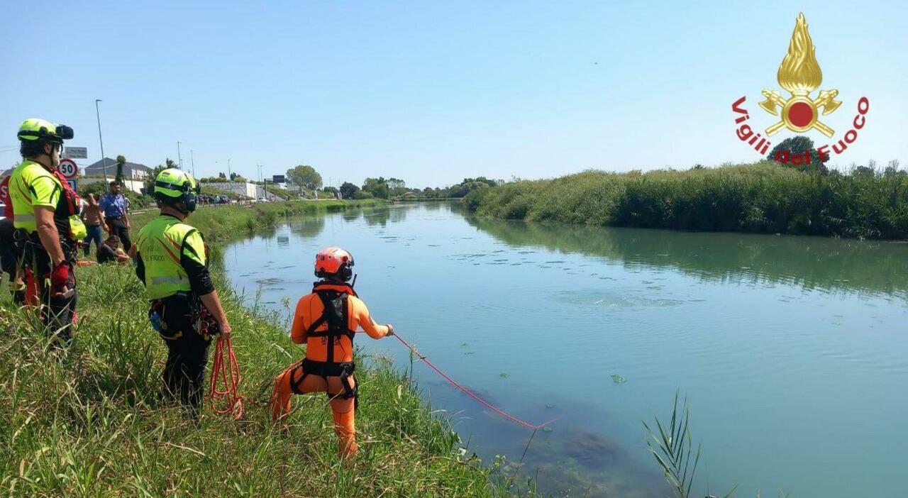 Jesolo, auto cade nel fiume Sile: bambino di 6 anni resta bloccato nella vettura sott?acqua per 20 minuti. Recuperato, è in fin di vita